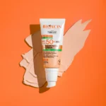 ⁦كريم الشمس الملون 50+ SPF للبشرة المعرضة لحبّ الشباب⁩ - الصورة ⁦3⁩